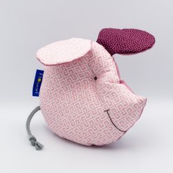 Maus als Spielkissen für Babys mit Knisterohren und Quietsche im Bauch in Rosé Baumwolle.